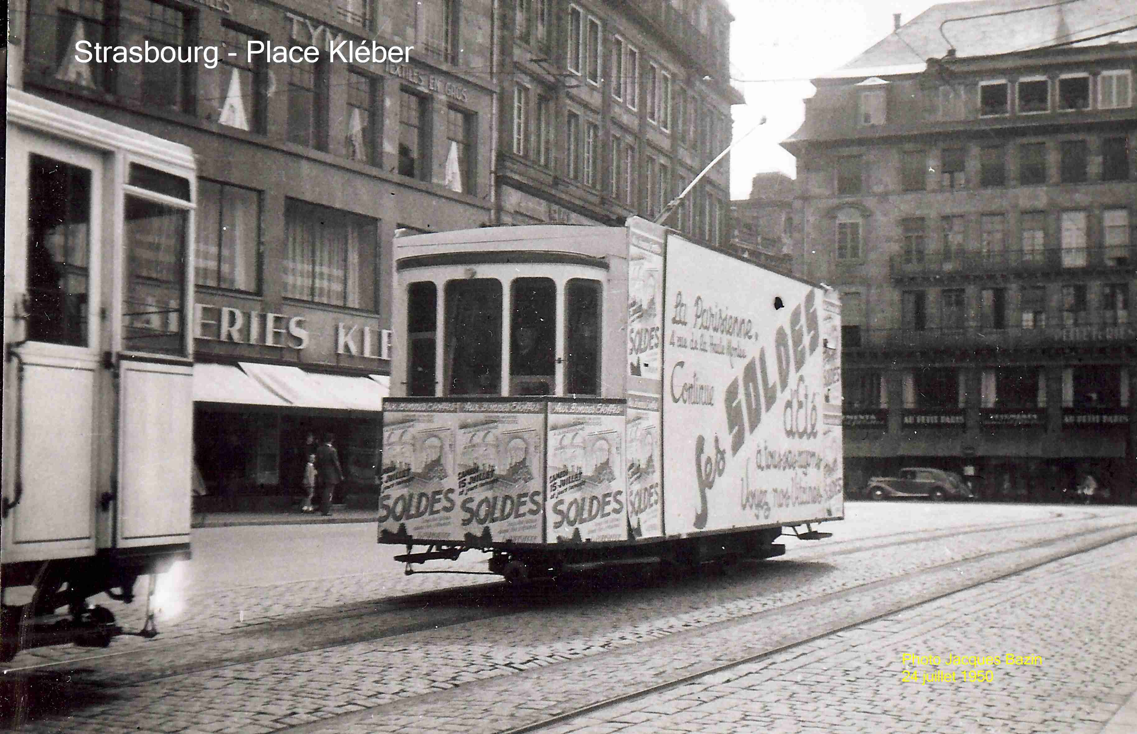 Motrice publicitaire, Place Kléber.